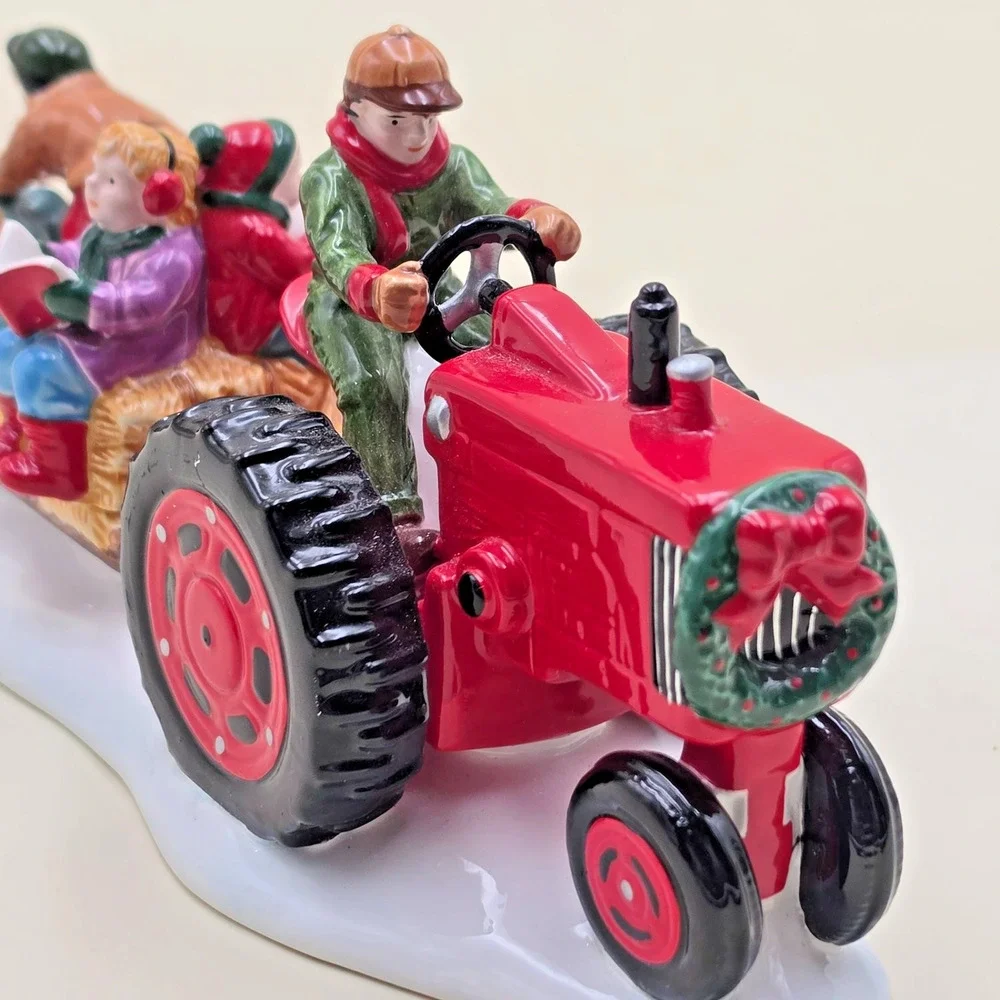 Department 56 Caroling at The Farm Ceramic Accessory 54631 Original Snow Village